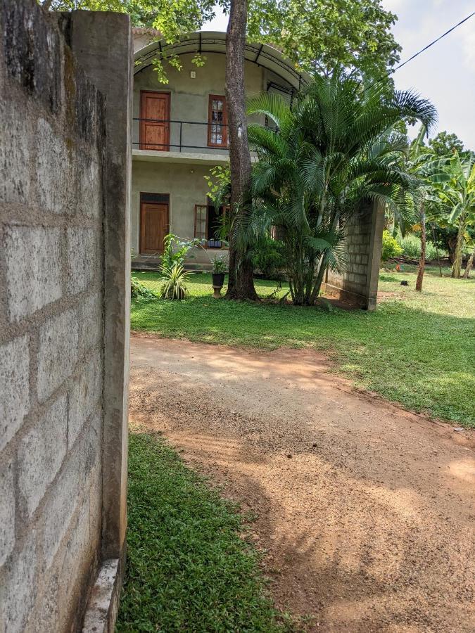 Afenta Motel- Mihintale Extérieur photo